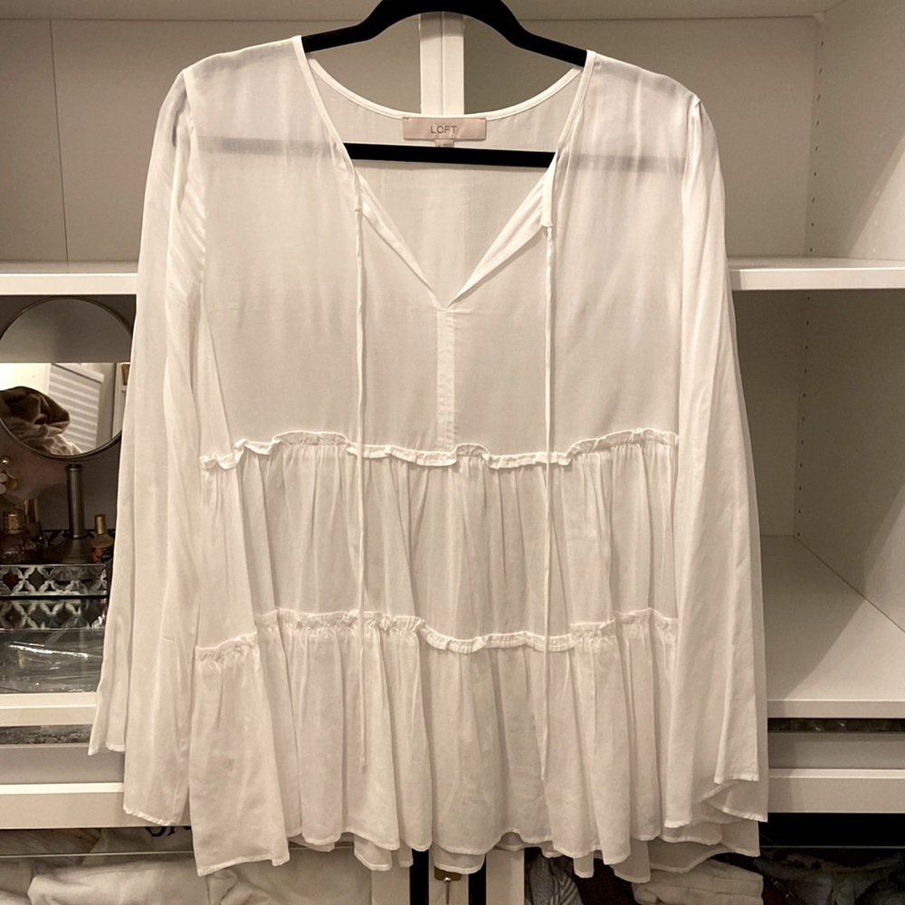 White Flowey V-neck pull over blouse with two-tier Flowey ruffle